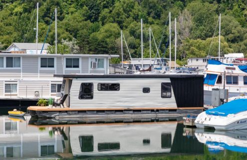 Toronto’ tiny home’ houseboat asks for $149,000